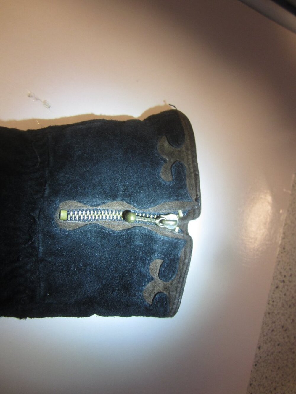 Gloves - Picture 2 of 3